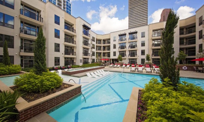 Central Business District Apartment | Downtown Views 24 Hr Amenities Resort Style Pool