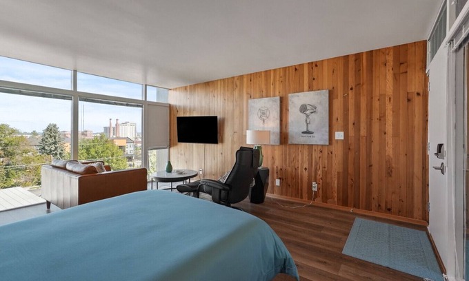 Cliff - Cannon Apartment | Downtown Views Stocked Kitchen Cozy Studio