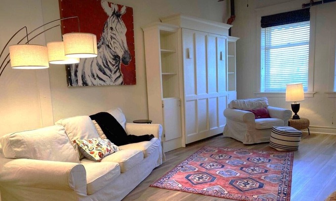 Brownstown Apartment | Downtown Yakima Apt 209, Sleeps 4