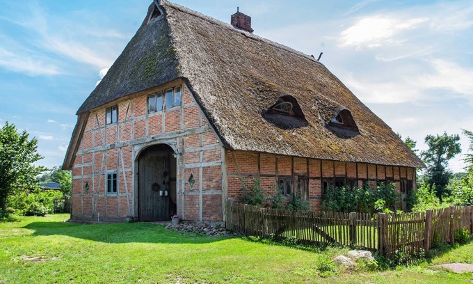 Kruzen Apartment | Dreaming under the thatched roof | Rest and enjoy