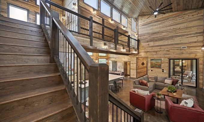 Broken Bow Cabin | Dreams & Streams - Luxury Cabin w/ Two Bunk Rooms, Perfect for Large Groups