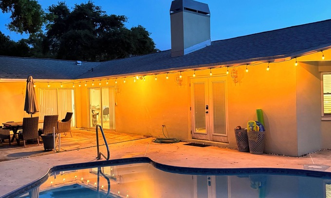 Seminole House | Dreamy 5 Bed, Heated Pool, 2 Miles from BEACH/2 Master Suites