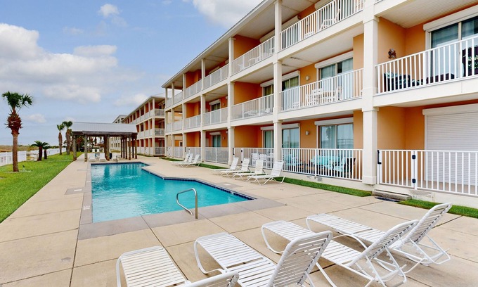 Dauphin Island Condo | Dreamy Island Escape W/Shared Pools, Free WiFi, Beach Access, and Central A/C