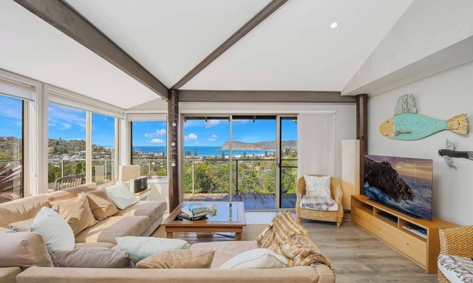 Copacabana House | Driftwood Copacabana-amazing views-spacious decks-5 bedrooms