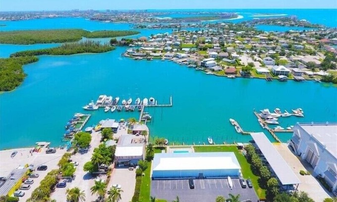 Isles of Capri House | Driftwood Landing 17- Isles of Capri Vacation Resort.