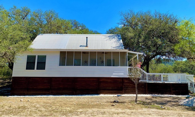 Leakey Cabin | Drive over Frio River 2 Luxurious Gated Lodge, Super Views, 3 Minutes 2 Frio!