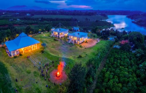 Lam Ha House | Du Lịch Lâm Hà - Hồ Gia Trang Villas