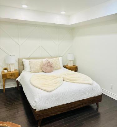 Davenport Apartment | Dufferin Serenity Suite