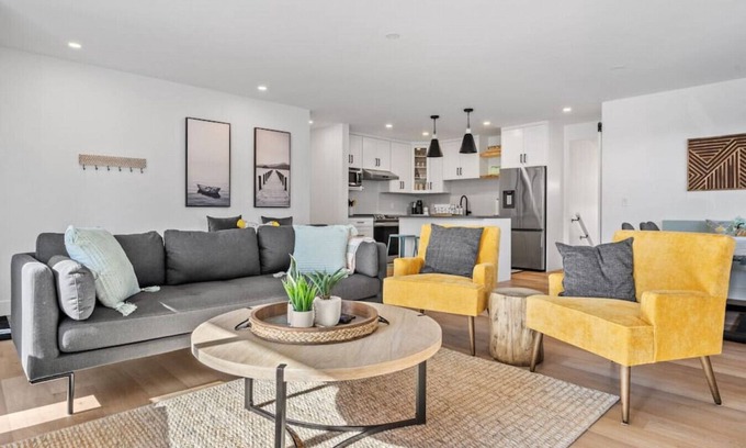 Southeast Calgary Apartment | Duke & Duchess | Central | Upscale | Families/Pets