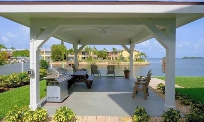 Dunedin Condo | Dunedin Causeway Waterfront Community Completely Remodeled 2Bed/2Bath Pool/Bikes