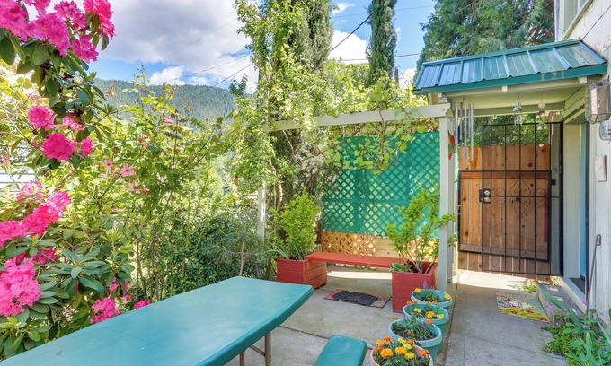 Dunsmuir Apartment | Dunsmuir Apartment ~ 17 Mi to Mt Shasta Ski Park!