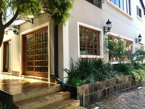 Edenvale House | Dunvegan Execu Lodge