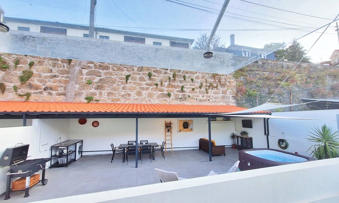 Covilha Apartment | Duplex com Jacuzzi, Terraço, & Bbq. Vista Serra