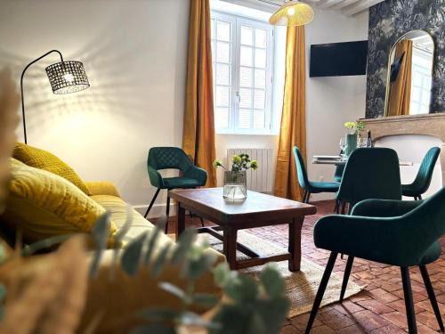 Moulins Apartment | Duplex de charme au cœur historique de Moulins avec équipements modernes et literie incluse - FR-1-489-523