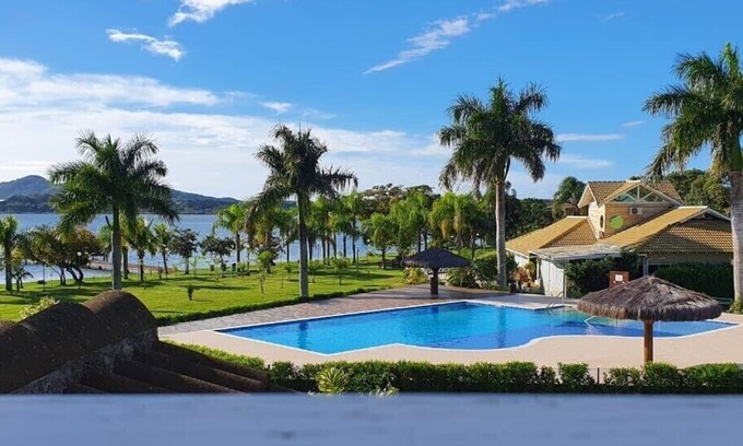 Porto da Lagoa Apartment | Duplex facing Lagoa Conceição and Resort structure in a closed condominium