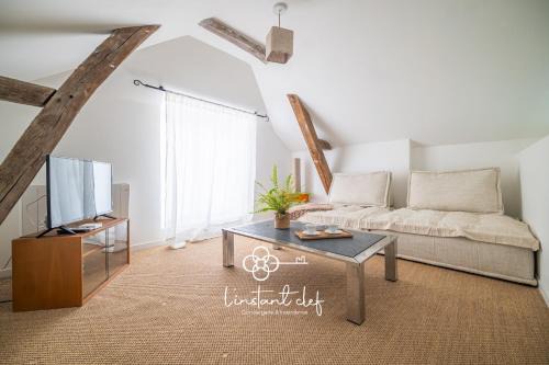 Bollee Apartment | Duplex raffiné au Mans tram & circuit 24H - L'Instant Clef