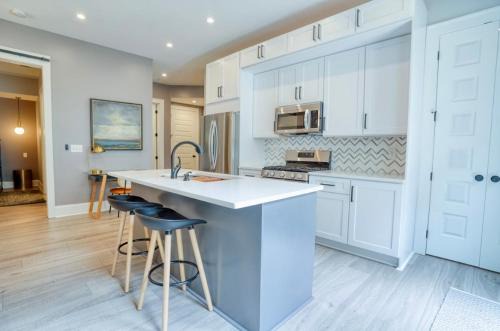 Midtown House | Durant Place by BCA Furnished Apartments Durant Place 1BR 1BA