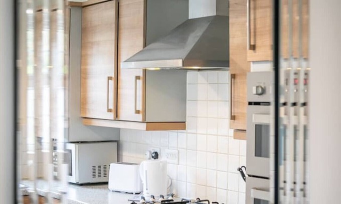 Chorley House | Durham Heights - Stylish and comfortable five bed house, fully equipped with TVs in every room