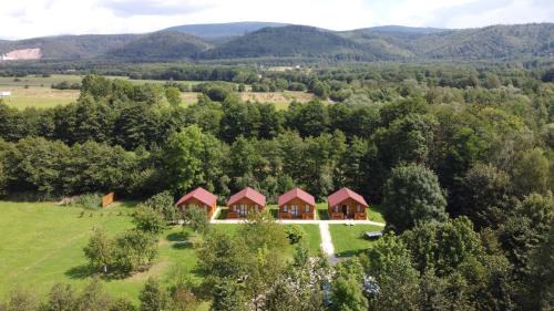 Miedzylesie House | Dwór Piotra i Pawła- pokoje i domki