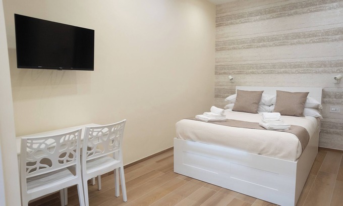 Bitonto Apartment | Dwelling Amelia Apartment 3, tastefully finished downtown area well served for couples