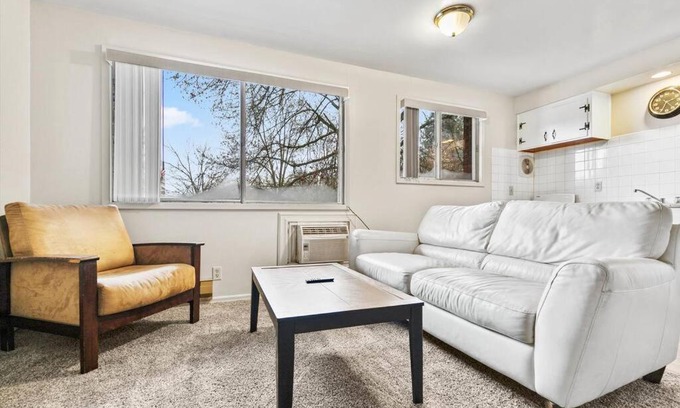 Cliff - Cannon Apartment | Dwntwn 1 bedroom Walk to Hospital TV WIFI