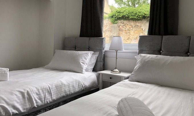 Dysart Apartment | Dysart Sea View Apartment - sleeps 4 guests in 2 bedrooms