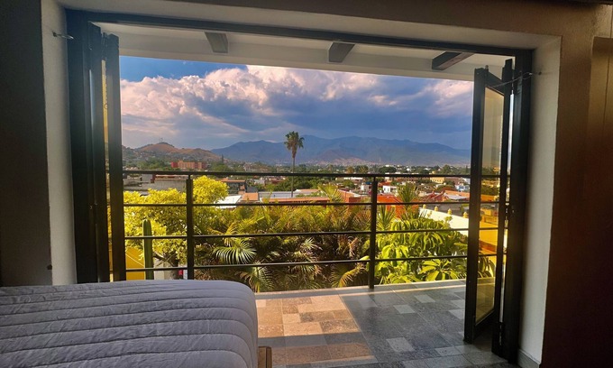 Ruta Independencia Apartment | E&A lookout point in the Historic Downtown of Oaxaca with views of the mountains