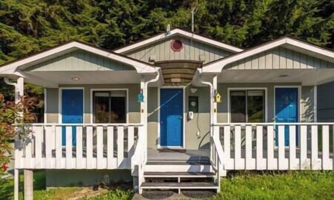 Alert Bay Cabin | (E) Sterling Standard Cabin (non pet friendly)