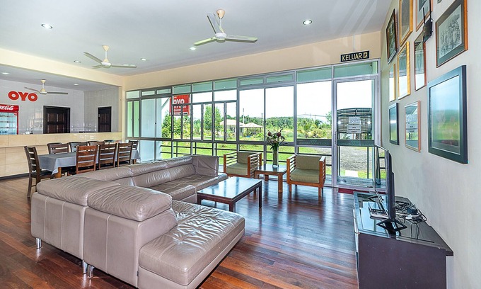 Bongawan Hotel | Eagle Wood Garden