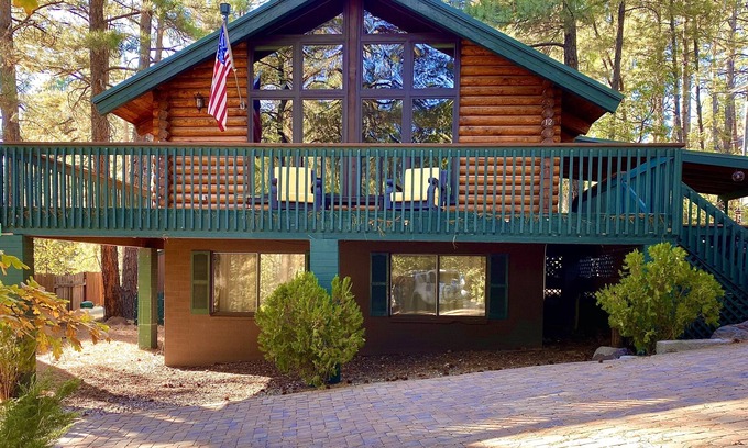 Munds Park Cabin | East Oak Cabin - A modern yet rustic log cabin in Northern Arizona