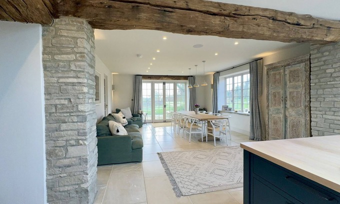 Laverton Apartment | Eastcourt Farm: A Luxurious Escape into the Heart of the Cotswolds