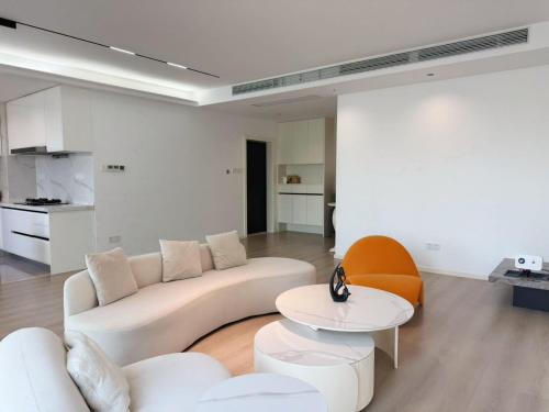 Huangpu Apartment | Eastern Hub - Bund Branch Premium 3-Bedroom Apartment with Bund View