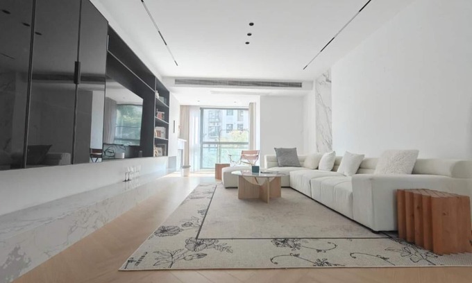 Shanghai Apartment | Eastern Hub - Designer Apartment with Open Kitchen and Super Large Sofa