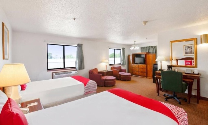 Portage Hotel | Easy Access Stay Near Indiana Dunes, I-94 & Local Restaurants in Portage
