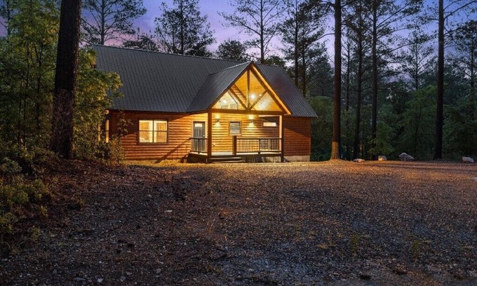 Broken Bow Cabin | Easy Living -Mountain Setting w/Pool Table & Private Hot Tub🎱🌲♨️