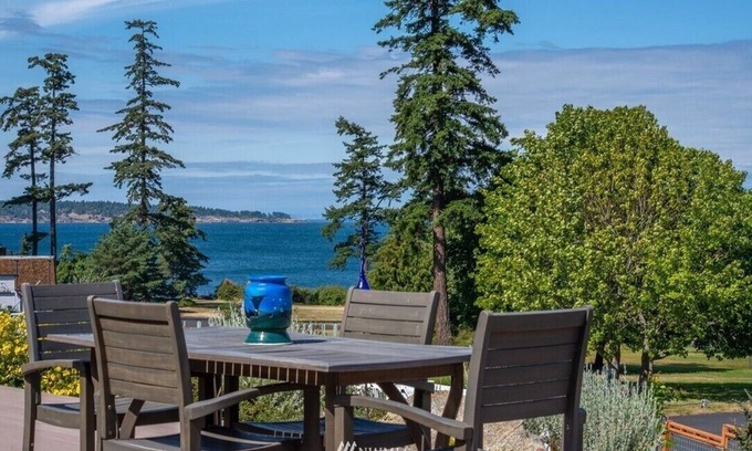 Eastsound Cottage | Echo Bay Retreat on Orcas Island North Shore