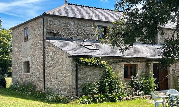 Friol Cottage | Eco-Friendly House in Nature 'The Land Of Eve' with Private Garden and Wi-Fi