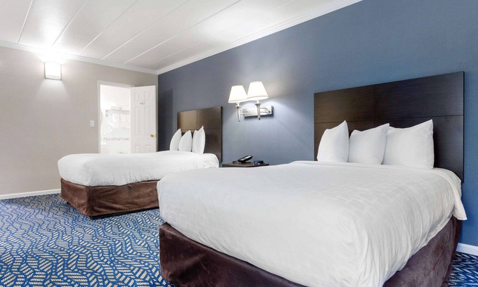 New Cassel Hotel | Econo Lodge Hicksville