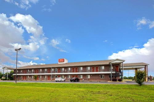 Searcy Hotel | Econo Lodge Inn & Suites Searcy
