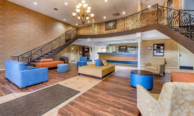 Triadelphia Hotel | Econo Lodge Inn & Suites Triadelphia - Wheeling