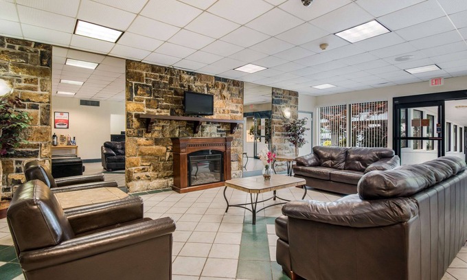 Chambersburg Hotel | Econo Lodge Inn & Suites Chambersburg Central