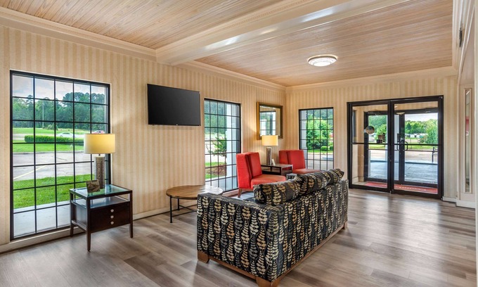 Philadelphia Hotel | Econo Lodge Inn & Suites