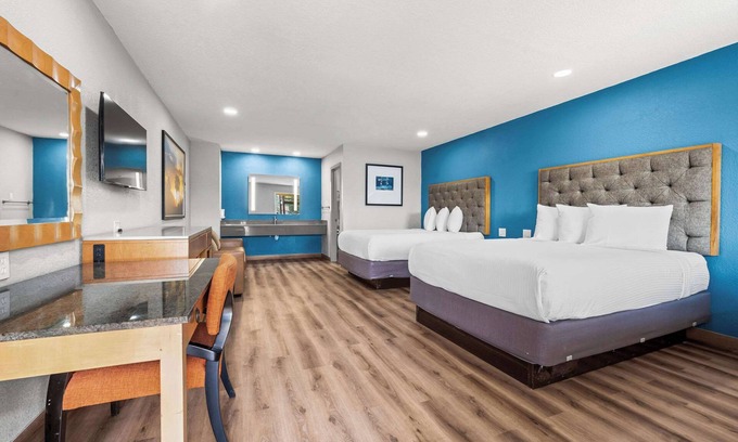 Sealy Hotel | Econo Lodge Inn & Suites