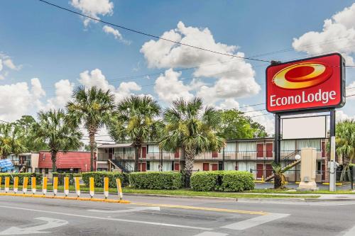 Tallahassee Cabin | Econo Lodge North