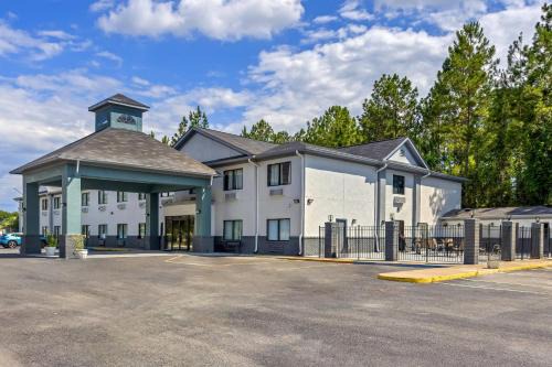 Jesup Cabin | Econo Lodge