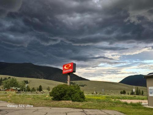 Eagle Nest Hotel | EconoLodge