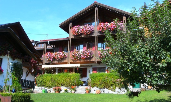 Vorderhindelang Apartment | Edelweiss vacation apartment with south-facing balcony - Ferienwohnungen Haas