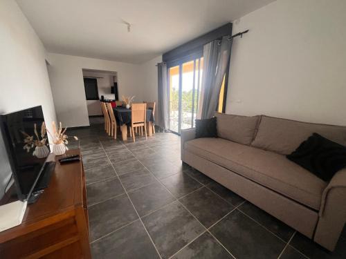 Sainte-Suzanne Apartment | Eden Garden t3 appartement spacieux avec jardin Eco-ferme