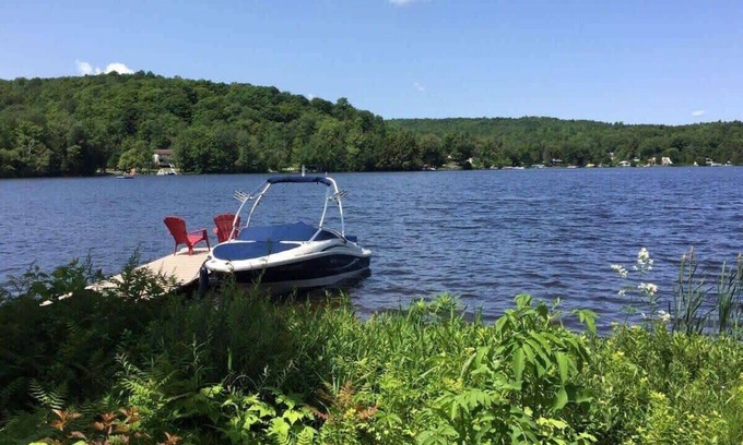 Stanstead Township Ski Chalet | Edge of Lake Lac Lovering - Spa - Leïlo