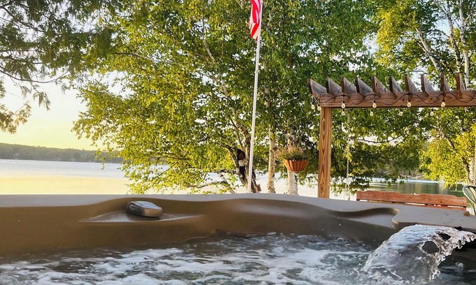 Hillman House | Edgewater at Long Lake - Lakeside Jacuzzi, fireplace, pet friendly, Pontoon boat